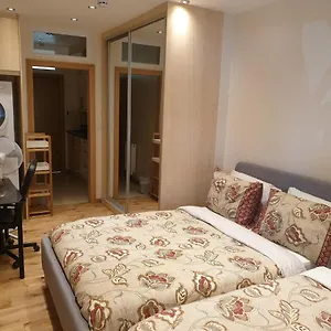 Luxury 1min Walk From Underground, With Free Parking Free Wifi Appartement Londres